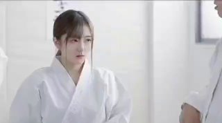 看起来有点年纪老头，还是叫了两个妹子一起玩，爽到不行